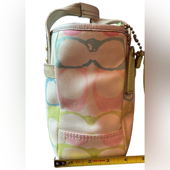 Summer Coach Hand Tote - Picture 4 of 6